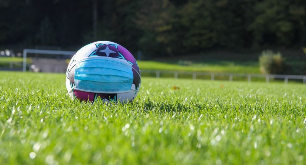 csm Ball Derbystar Maske Einweg 4 2600x1400 gespiegelt a4c3940623