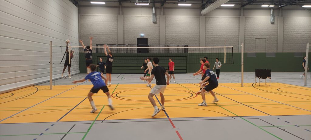 Volleyballerinnen und Volleyballer mit gelungenem Trainingsauftakt in der sanierten Dreifachhalle des Georg-Büchner-Gymnasiums
